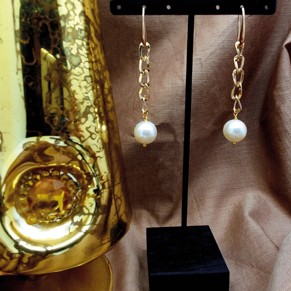 Boucles d'oreilles Coco - Collection CHARLOTTE - Atelier 9viescom9 - Boucles d'oreilles upcyclées - Perles blanc nacré et métal doré