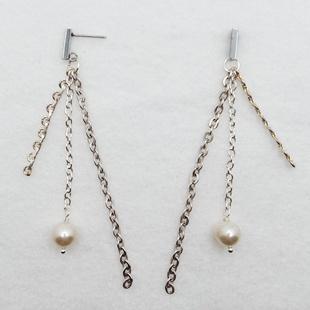 Boucles d'oreilles Audrey - Collection CHARLOTTE - Atelier 9viescom9 - Boucles d'oreilles upcyclées - Perles blanc nacré et métal argenté